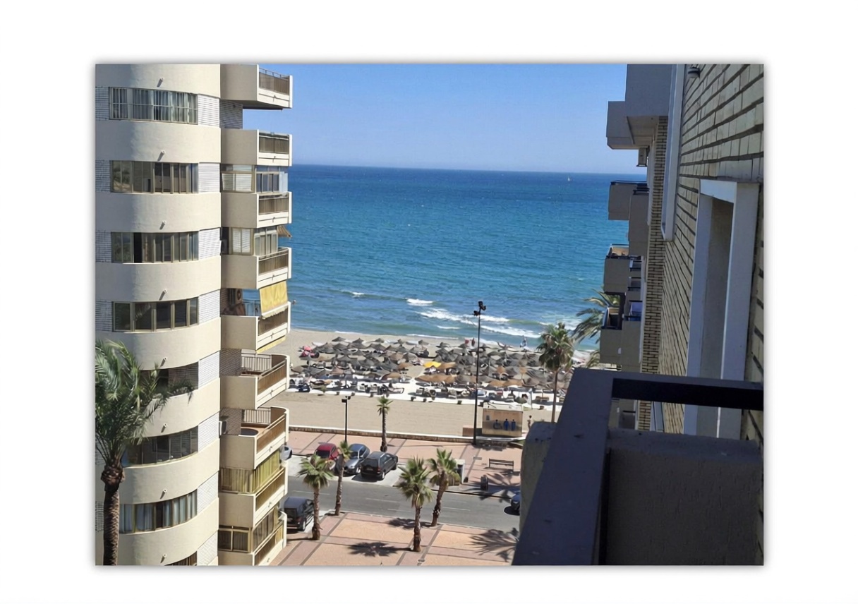 Appartement en première ligne de plage à Fuengirola — Vue mer