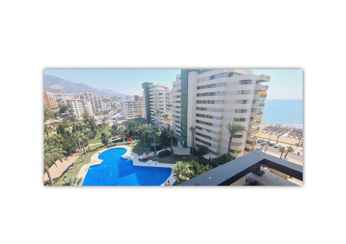 Appartement en première ligne de plage à Fuengirola — Piscine