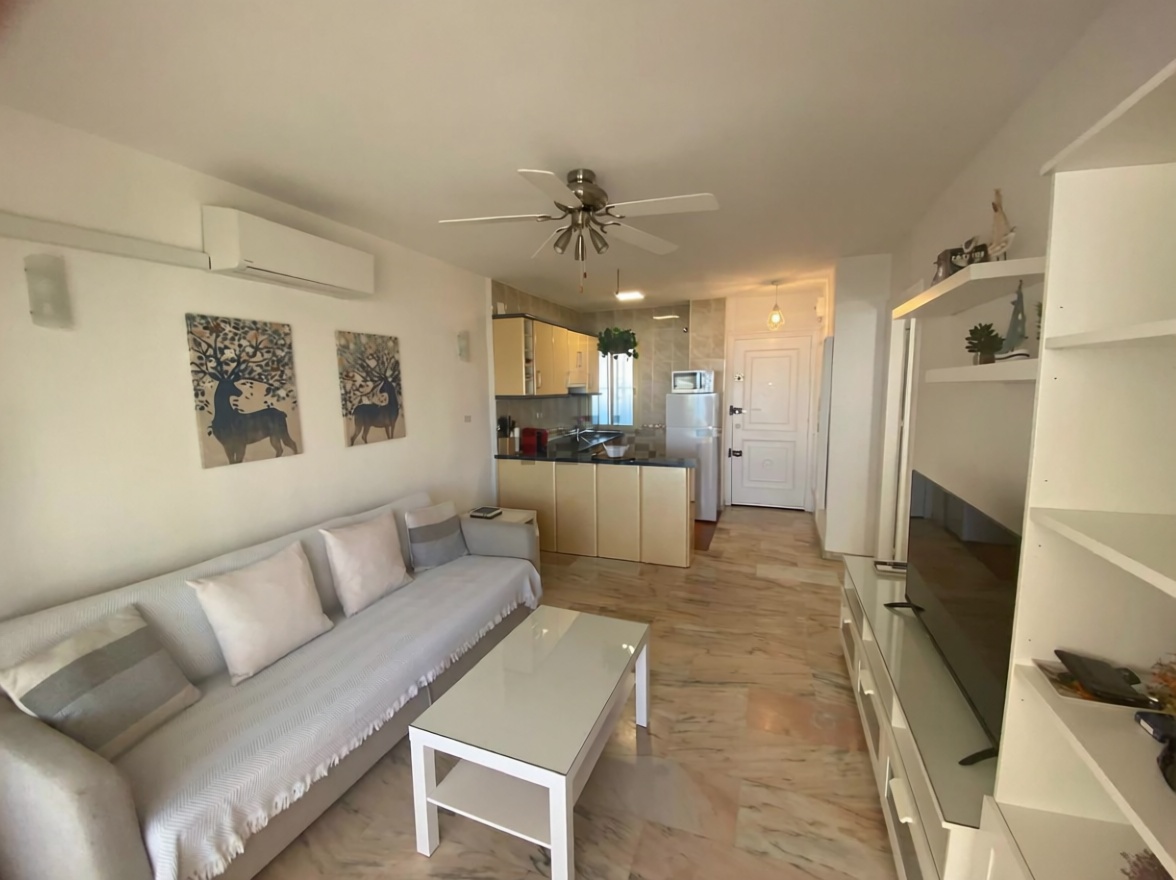 Appartement en première ligne de plage à Fuengirola — Séjour