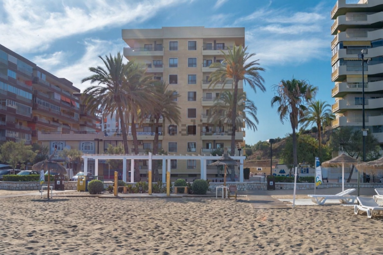 Appartement en première ligne de plage à Fuengirola — Façade
