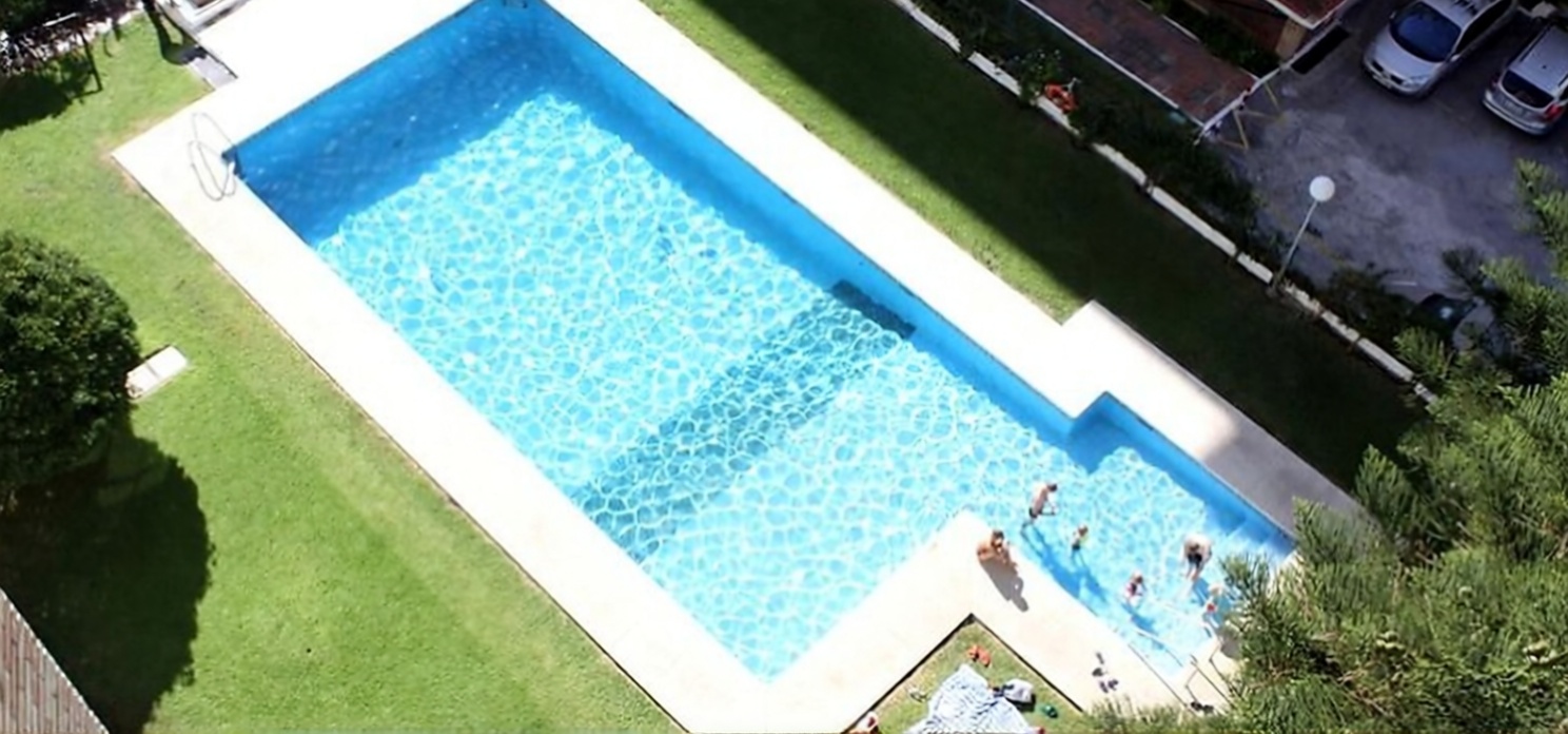 Piso en primera línea de playa en Fuengirola — Aérea