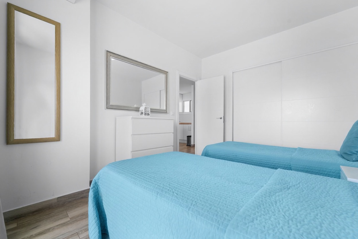 Piso en primera línea de playa en Fuengirola — Dormitorio