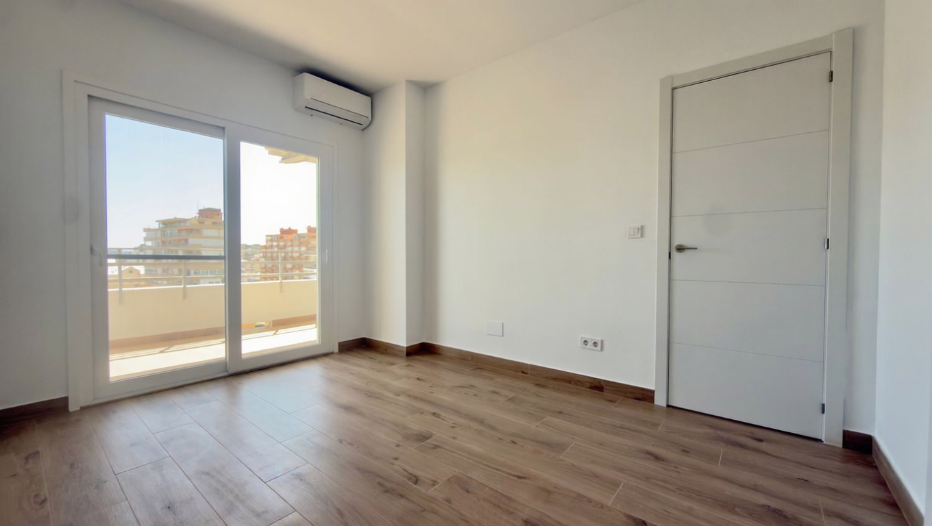 Piso en primera línea de playa en Fuengirola — Dormitorio