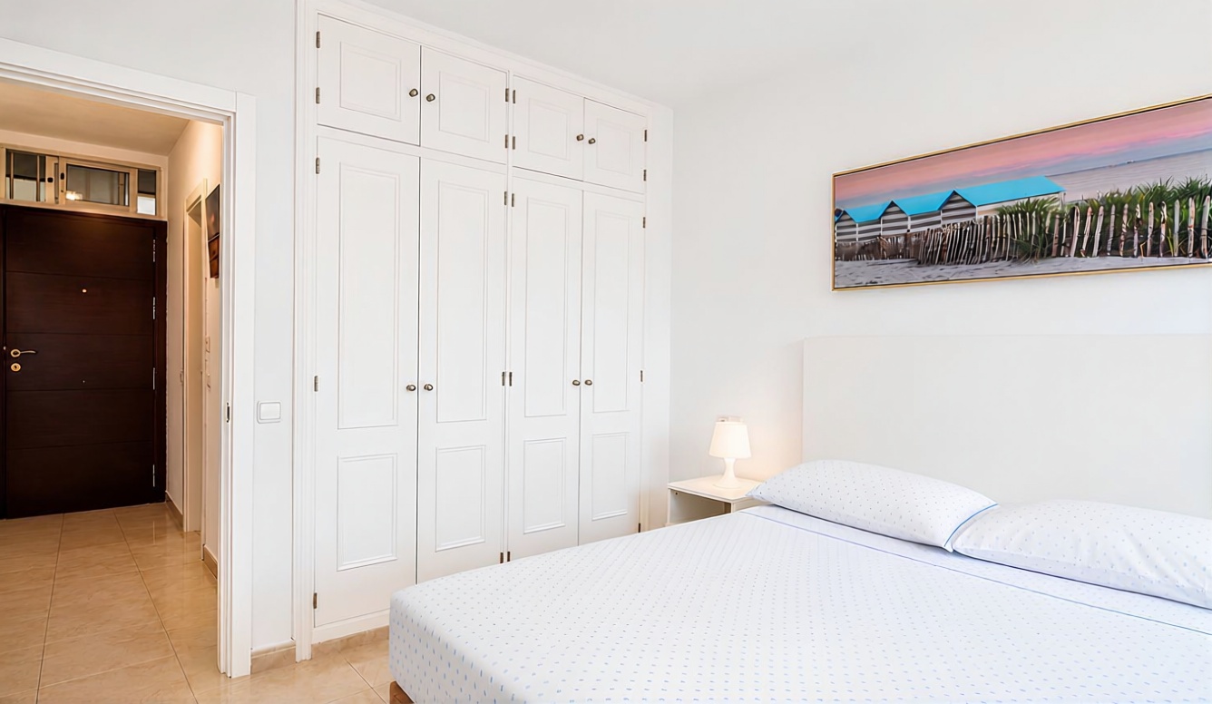 Piso en primera línea de playa en Fuengirola — Dormitorio