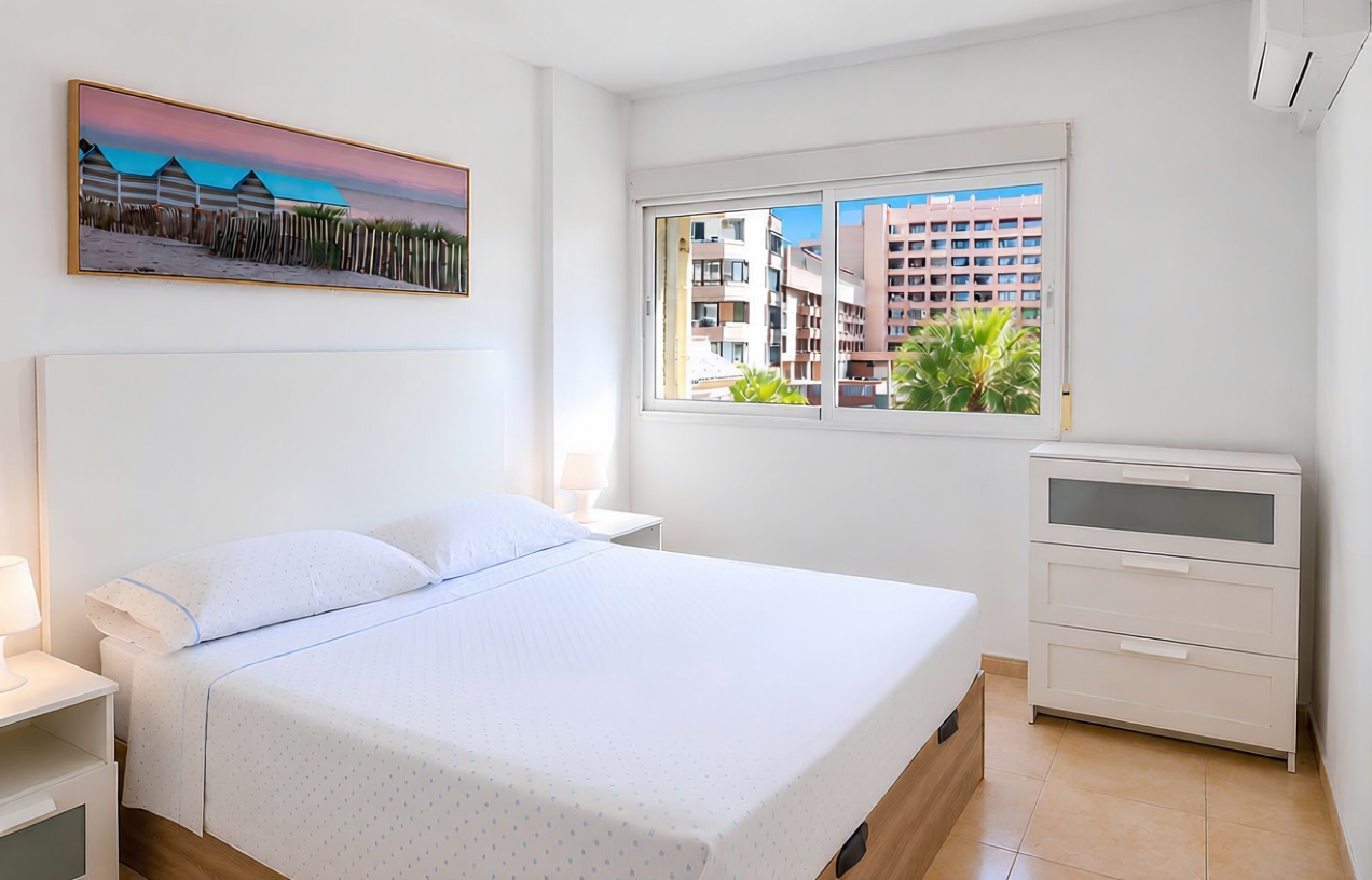 Piso en primera línea de playa en Fuengirola — Dormitorio