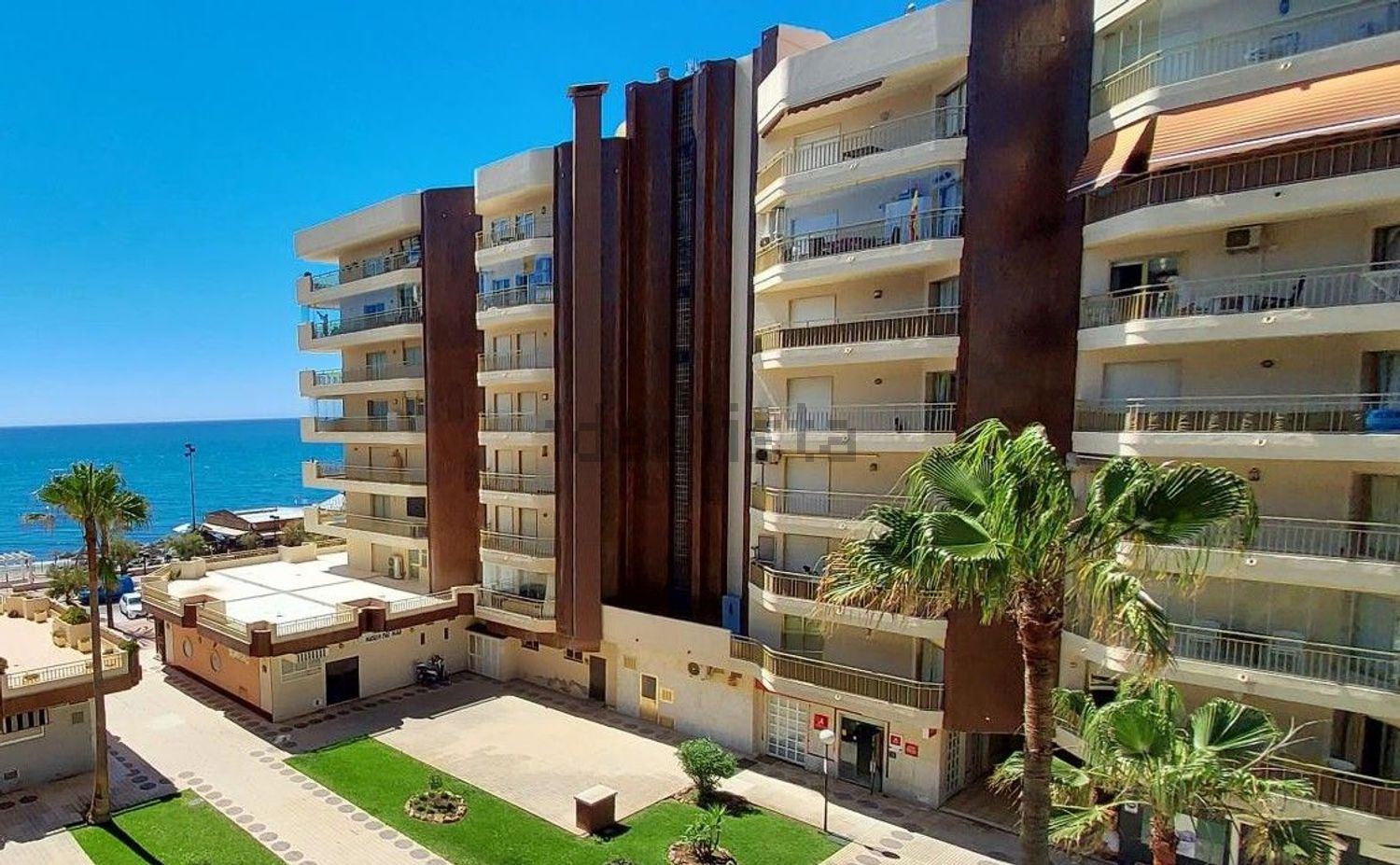 Piso en primera línea de playa en Fuengirola — Fachada