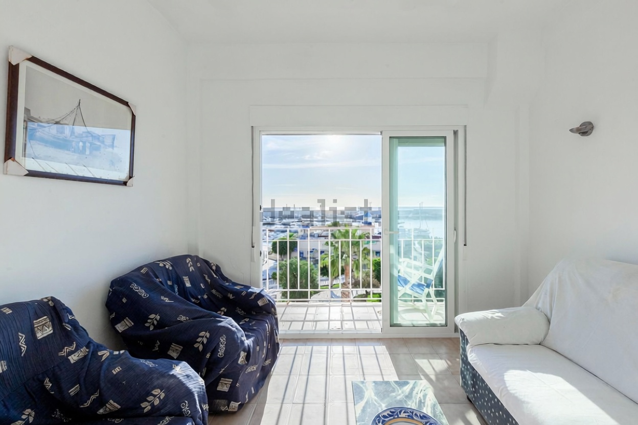 Ático en primera línea de mar en Garrucha — Salón