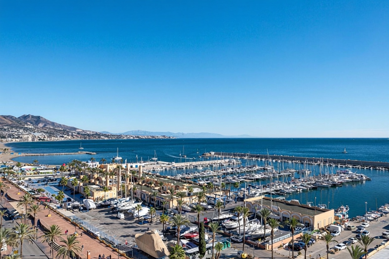 Piso en primera línea de playa en Fuengirola — Vista mar