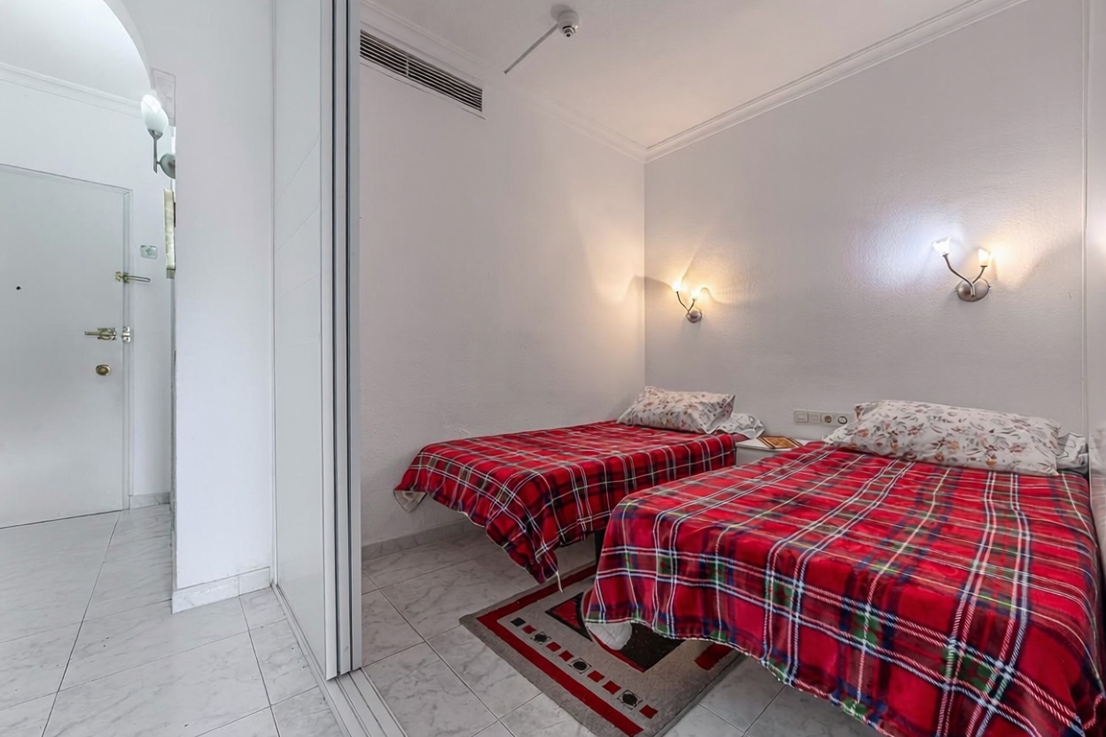 Piso en primera línea de playa en Fuengirola — Dormitorio