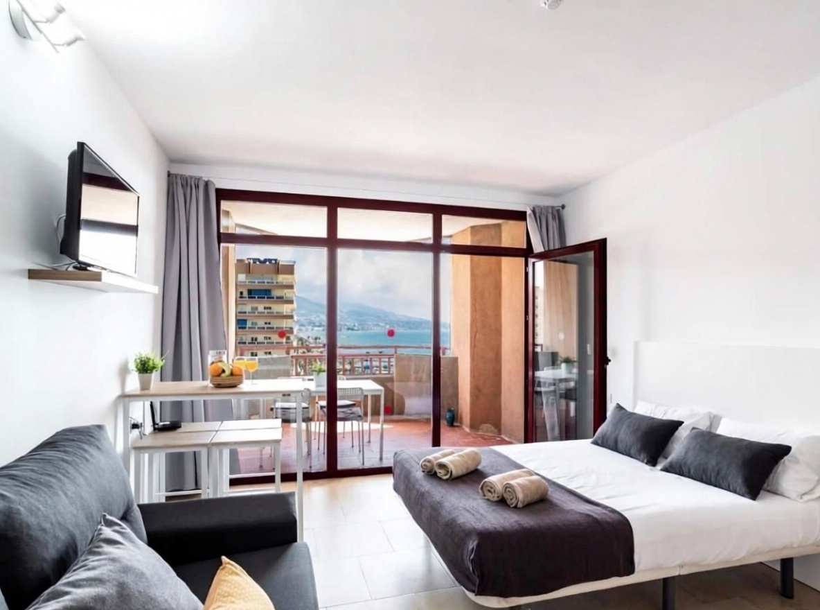 Studio en première ligne de plage à Fuengirola — Chambre