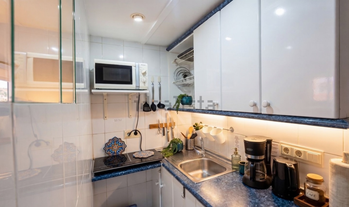 Studio en première ligne de plage à Fuengirola — Cuisine