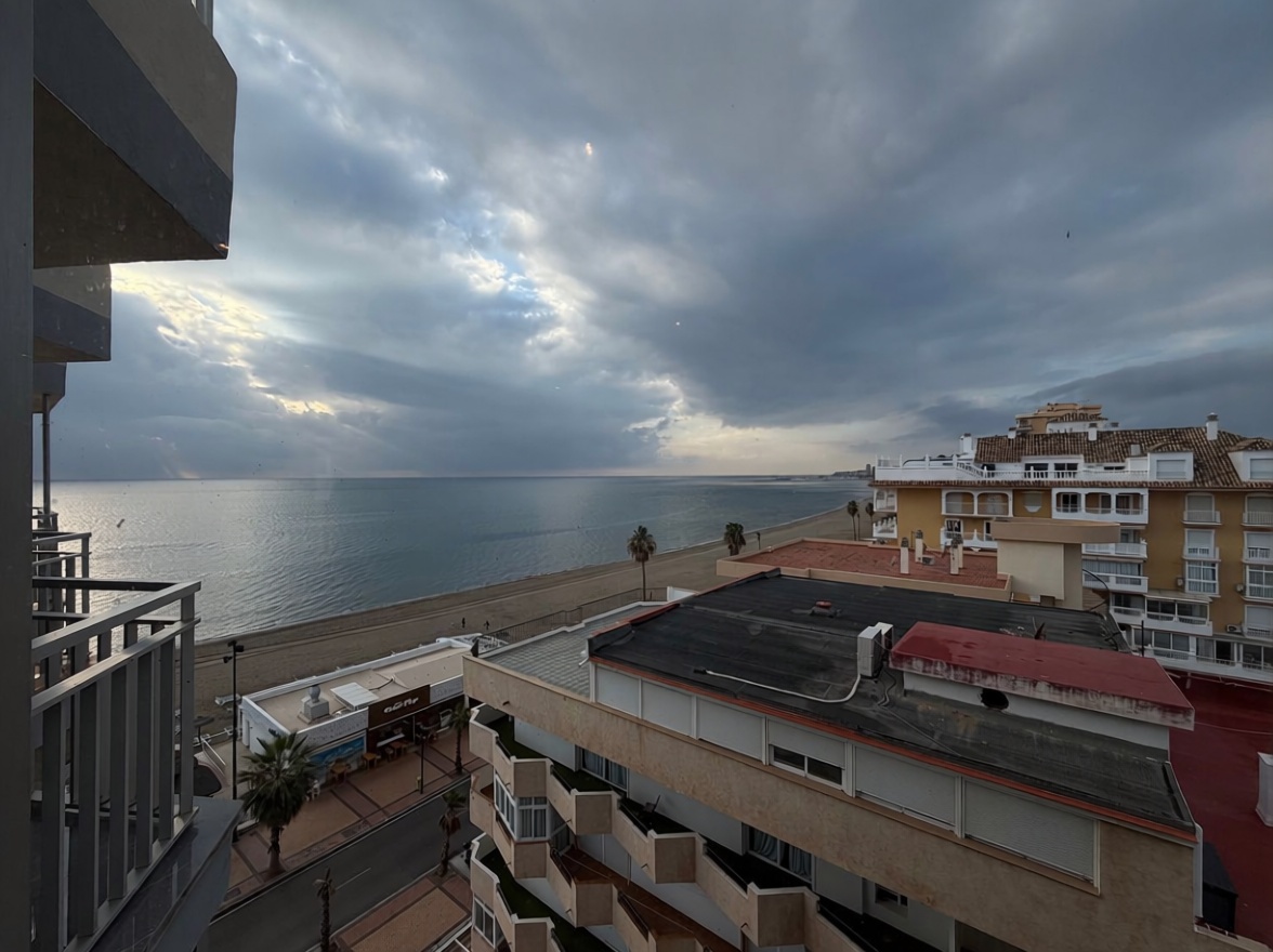 Appartement en première ligne de plage à Fuengirola — Vue mer