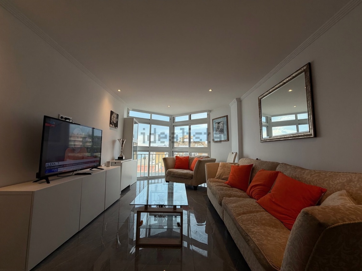 Appartement en première ligne de plage à Fuengirola — Séjour