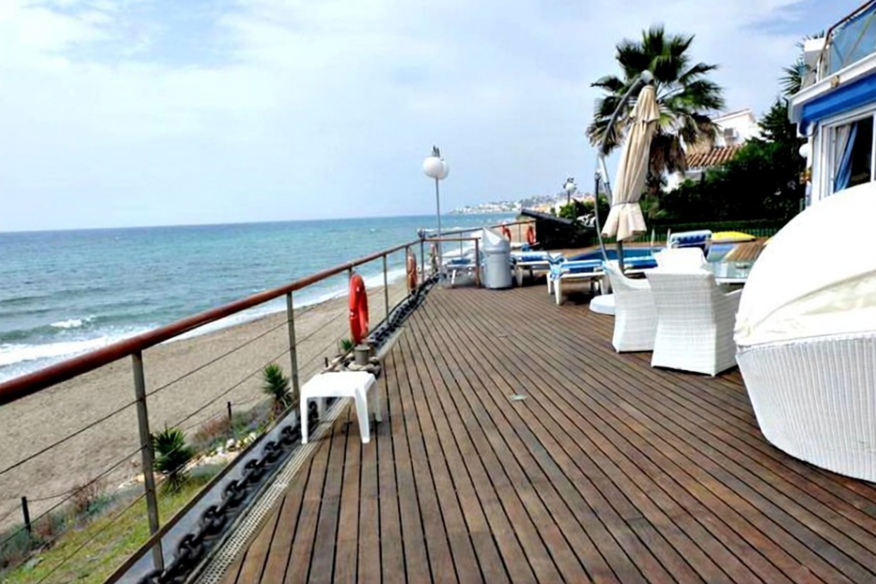 Chalet avec accès direct à la plage à Mijas — Terrasse mer