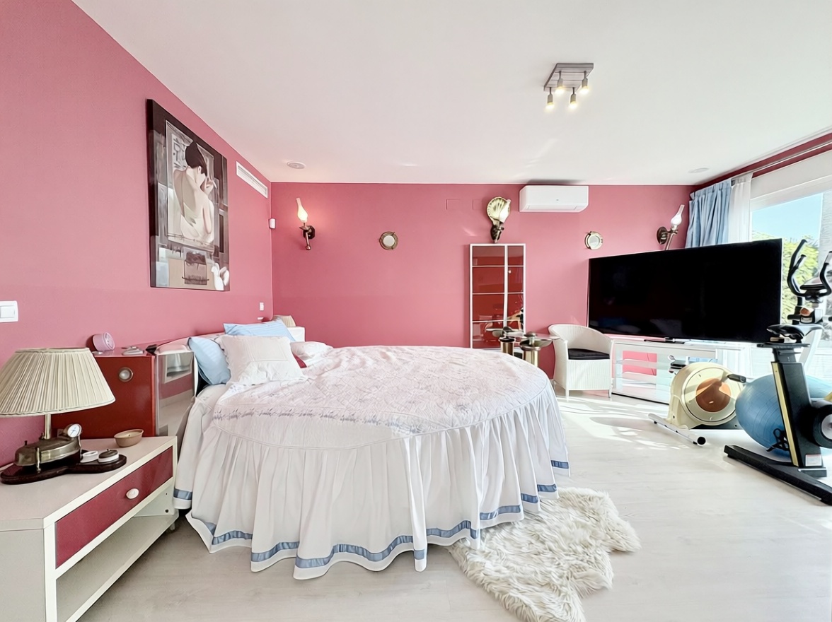 Chalet con acceso directo a playa en Mijas — Dormitorio