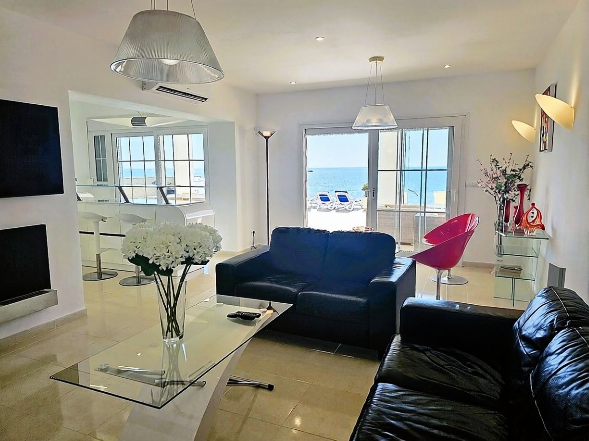 Chalet avec accès direct à la plage à Mijas — Séjour