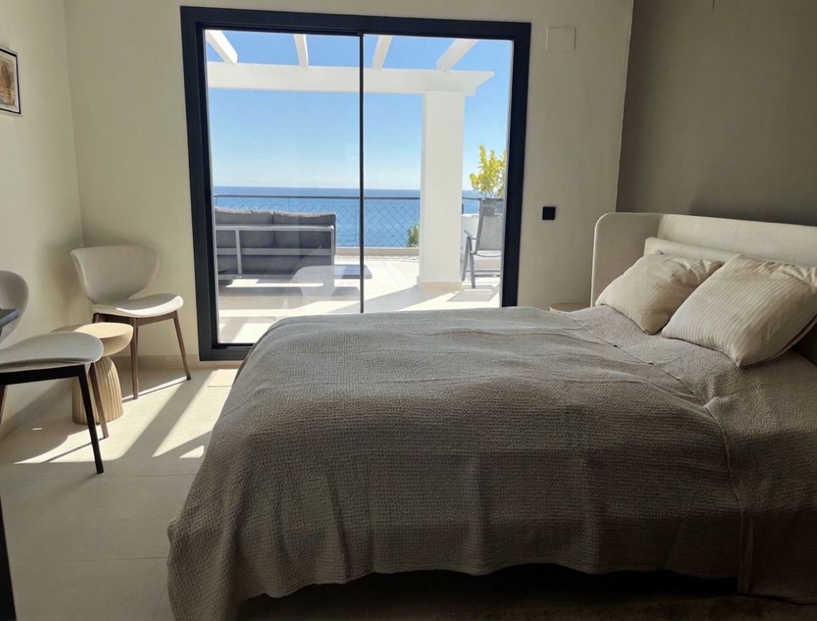 Ático en primera línea de mar en Mijas — Dormitorio