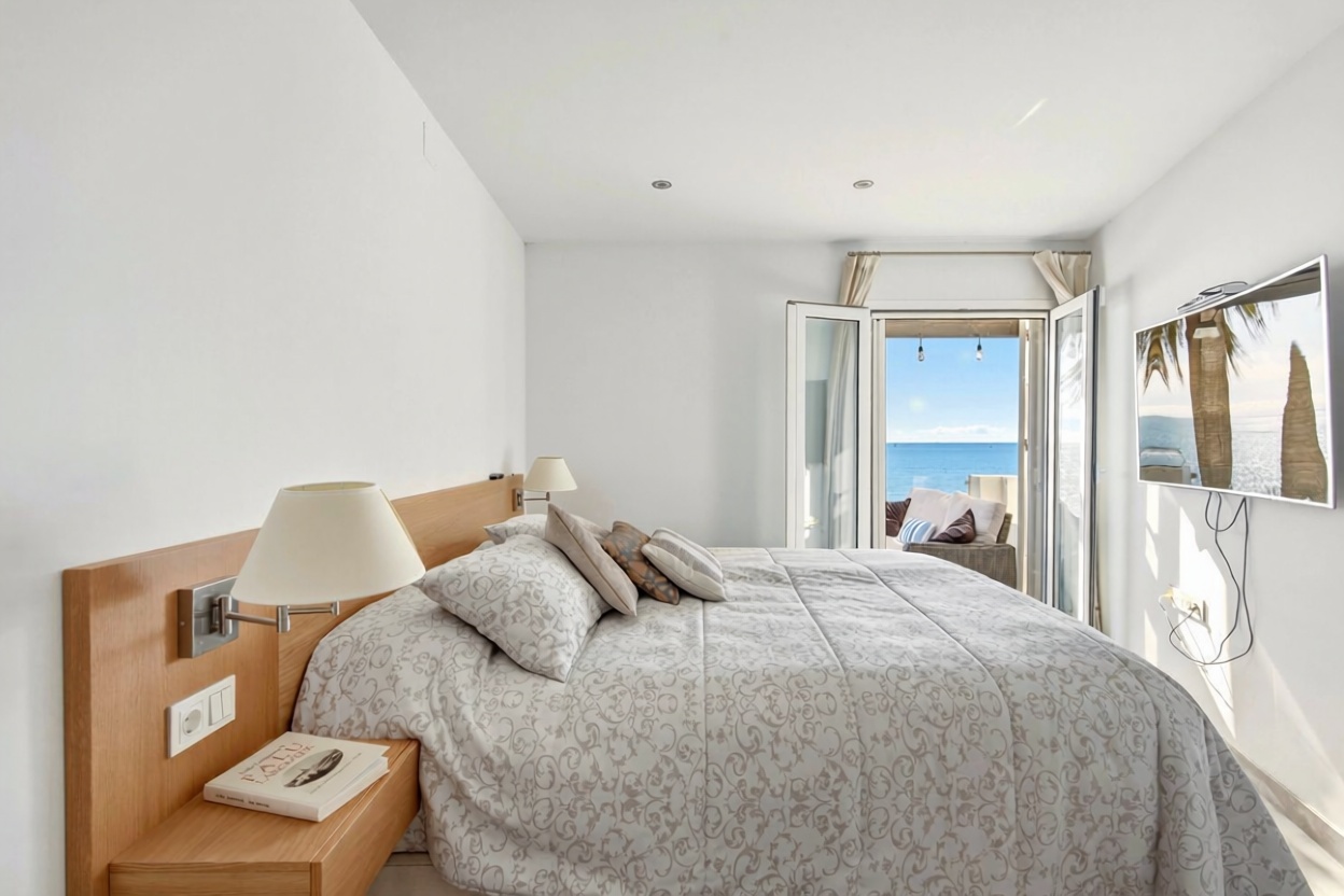 Ático en primera línea de mar en Mijas — Dormitorio