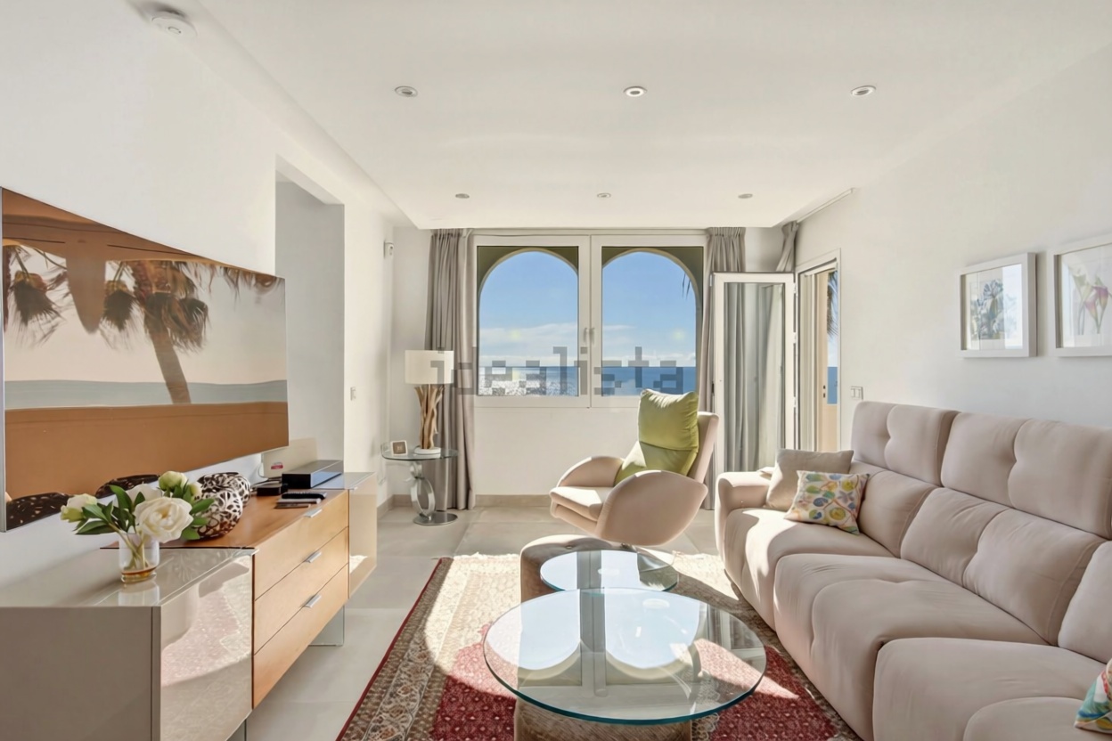 Ático en primera línea de mar en Mijas — Salón