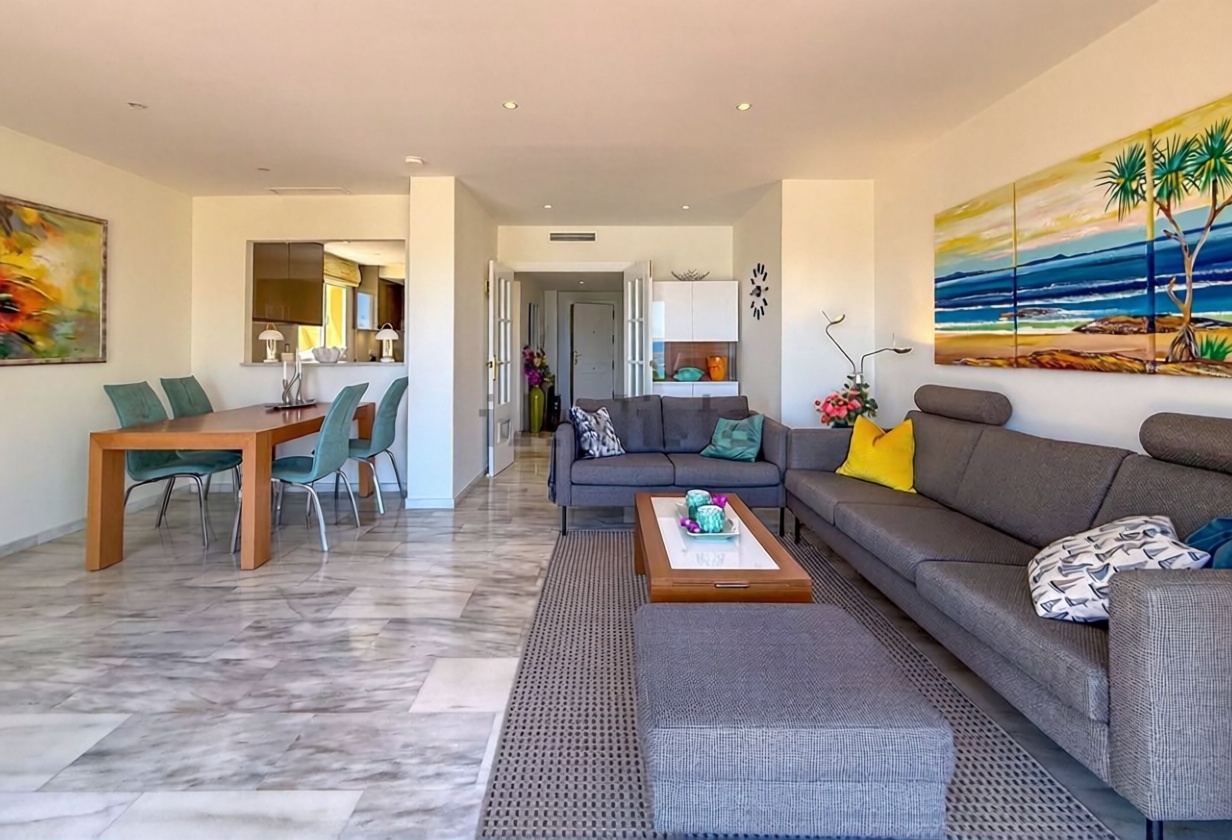 Ático en primera línea de mar en Mijas — Salón