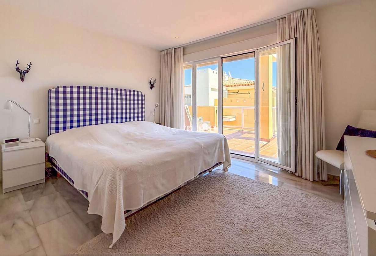 Ático en primera línea de mar en Mijas — Dormitorio