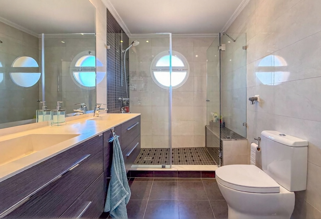 Ático en primera línea de mar en Mijas — Baño