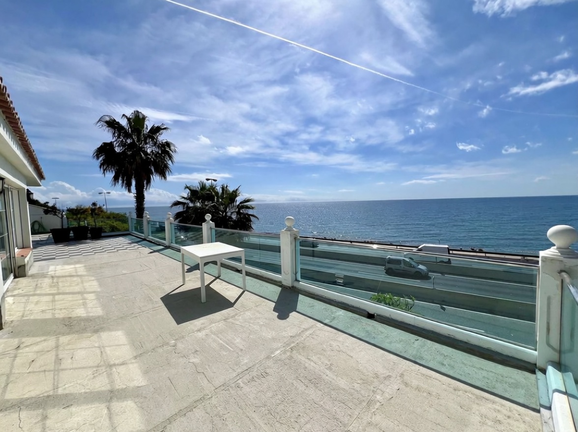 Chalet con acceso directo a playa en Mijas