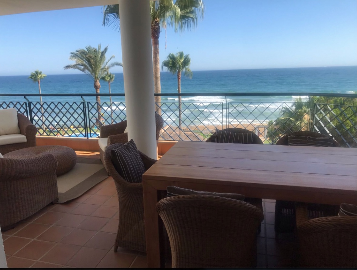 Piso en primera línea de playa en Mijas