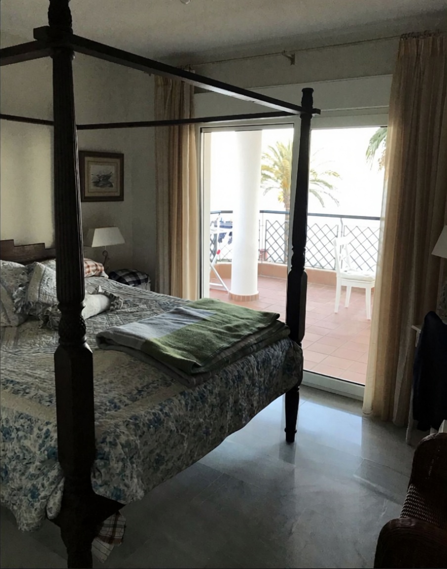 Piso en primera línea de playa en Mijas — Dormitorio