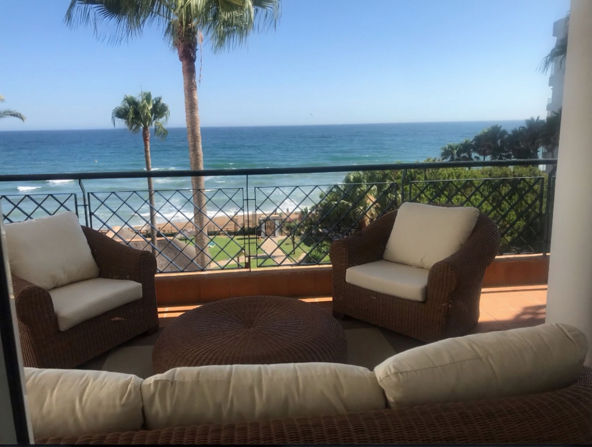 Piso en primera línea de playa en Mijas — Terraza mar