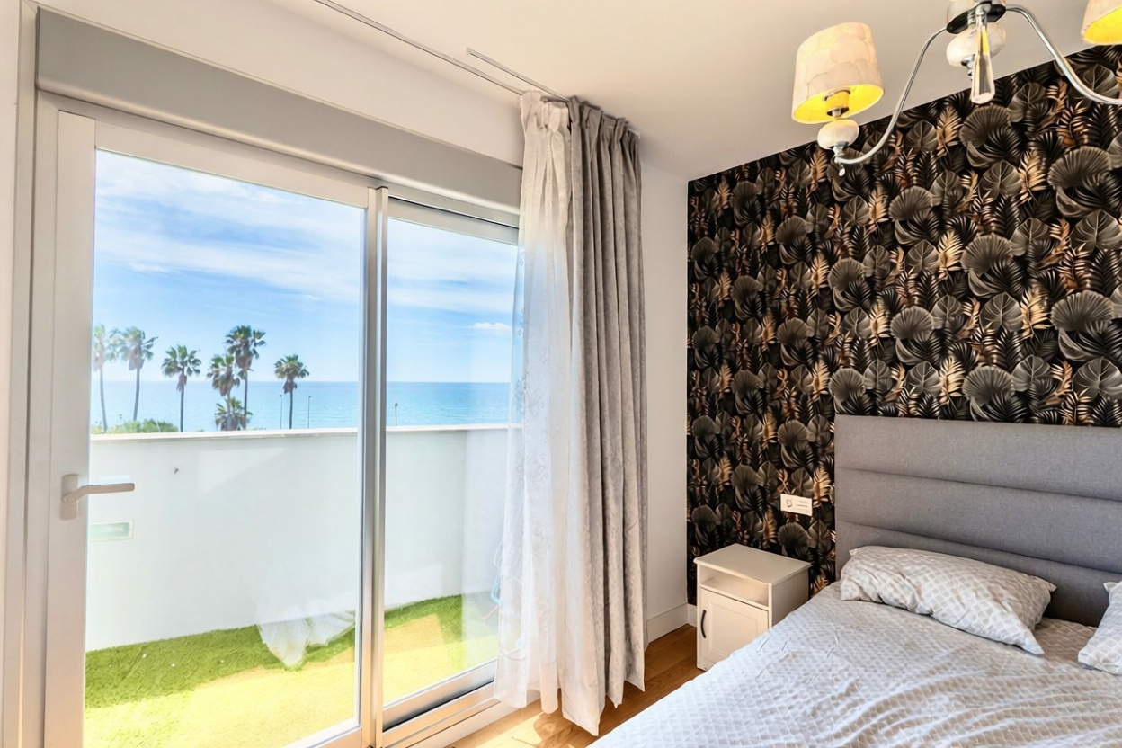 Piso en primera línea de playa en Mijas — Dormitorio