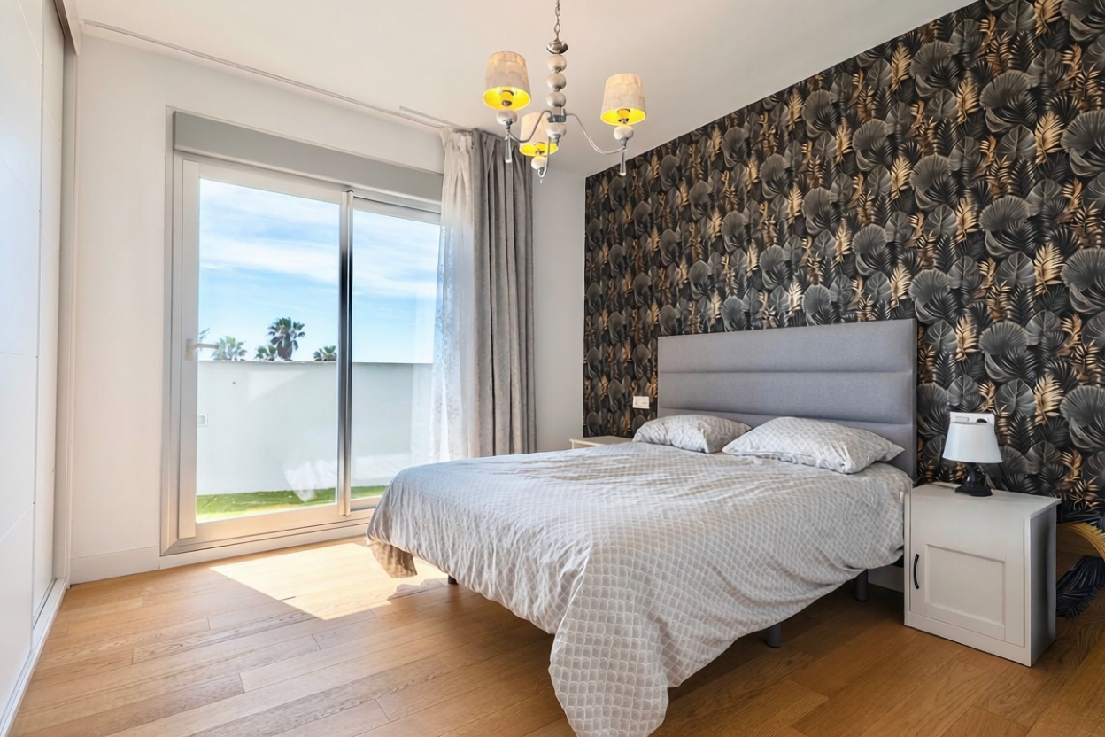 Piso en primera línea de playa en Mijas — Dormitorio
