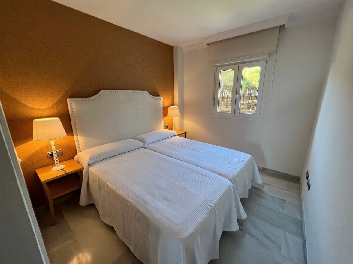 Piso en primera línea de playa en Mijas — Dormitorio