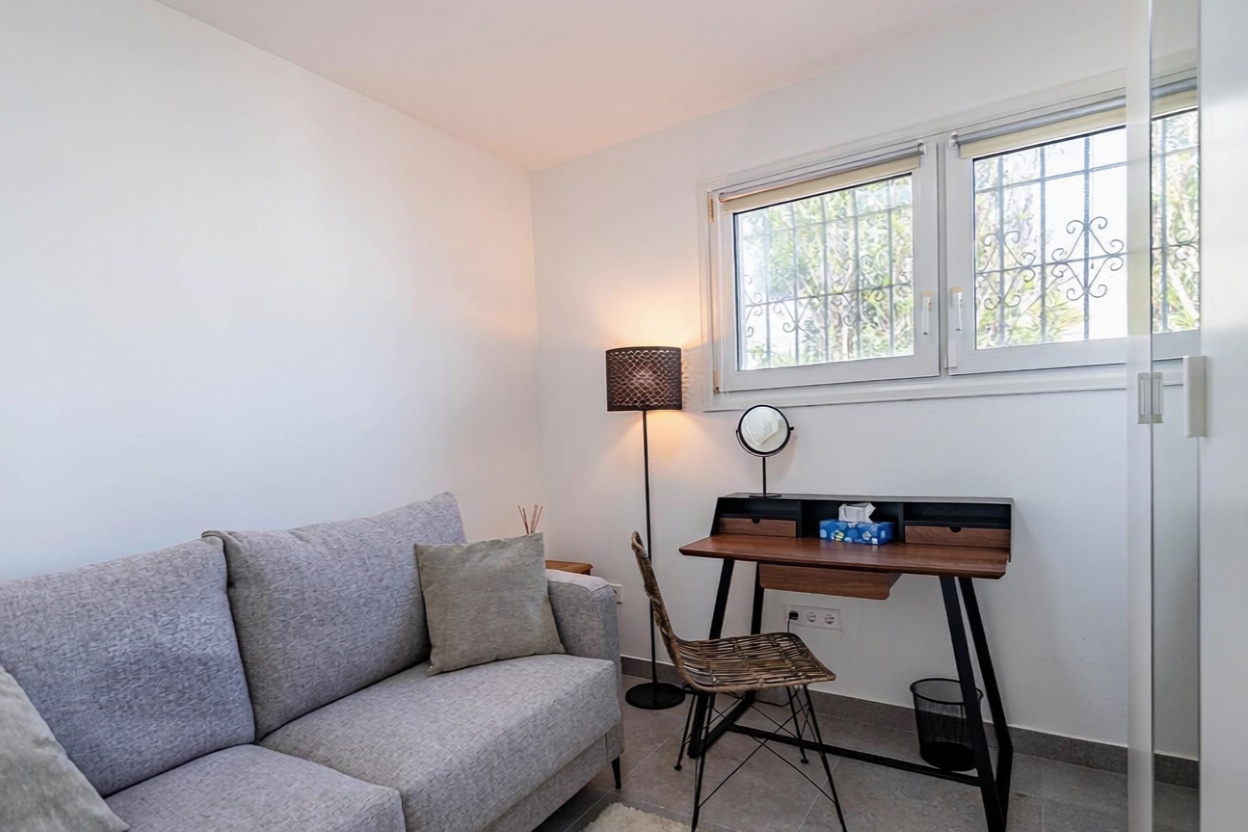 Chalet avec accès direct à la plage à Mijas — Séjour