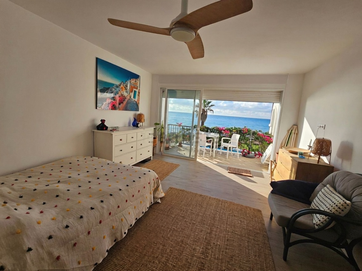 Duplex en première ligne de plage à Mijas — Chambre