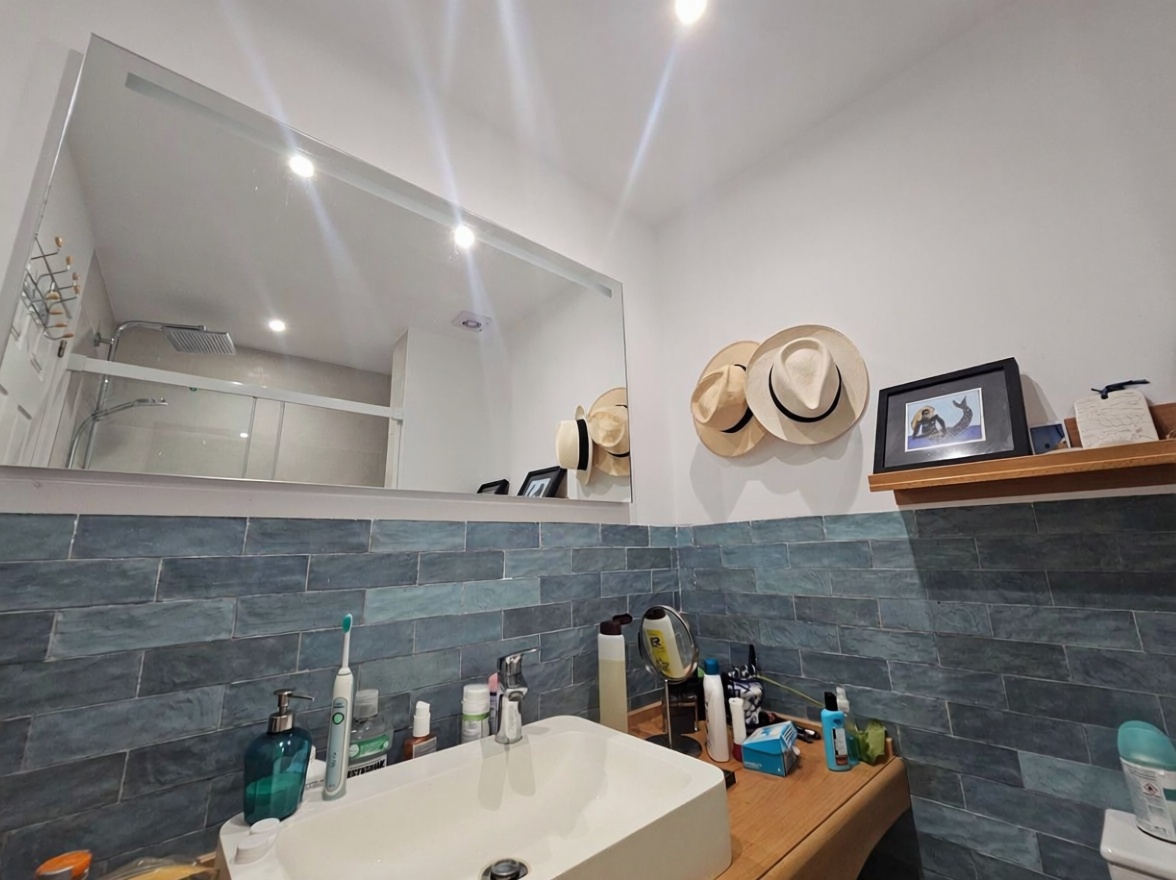 Duplex en première ligne de plage à Mijas — Sanitaires