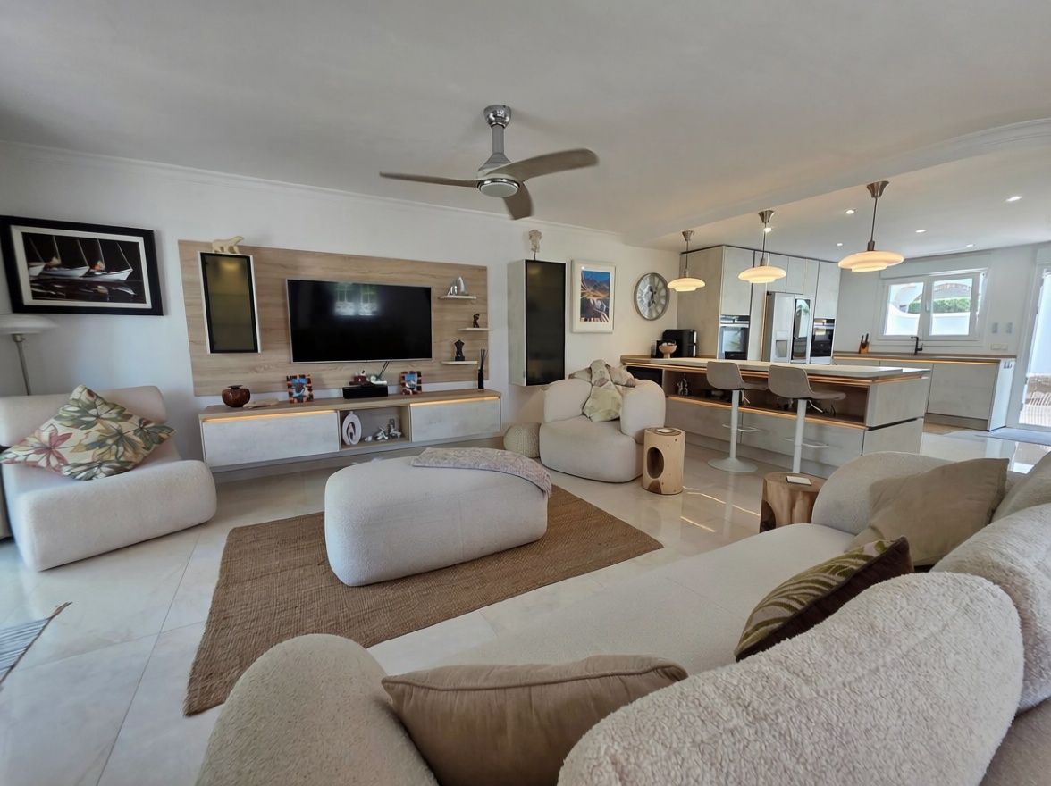 Chalet con acceso directo a playa en Mijas — Salón