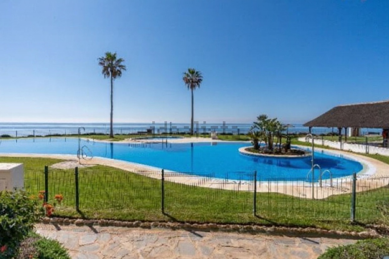 Maison de campagne avec accès direct à la plage à Mijas — Piscine