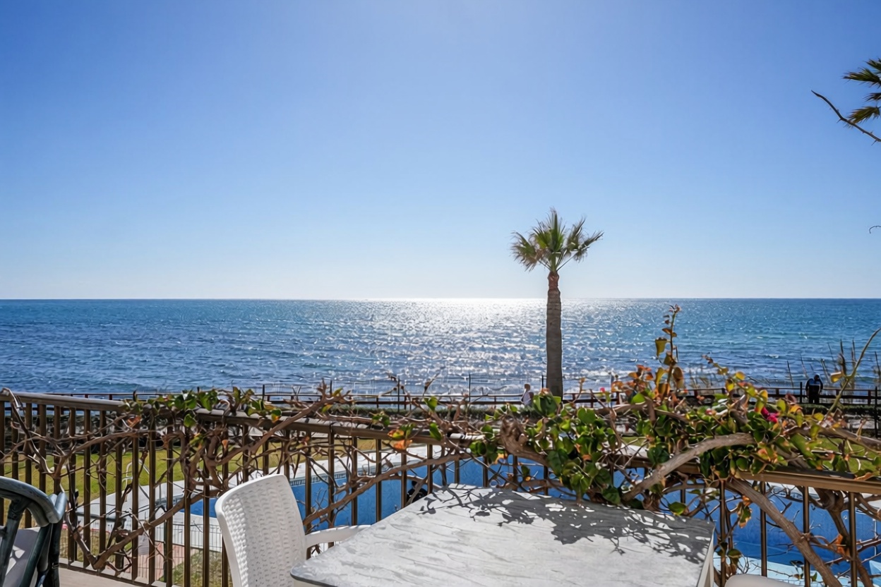 Dúplex en primera línea de playa en Mijas