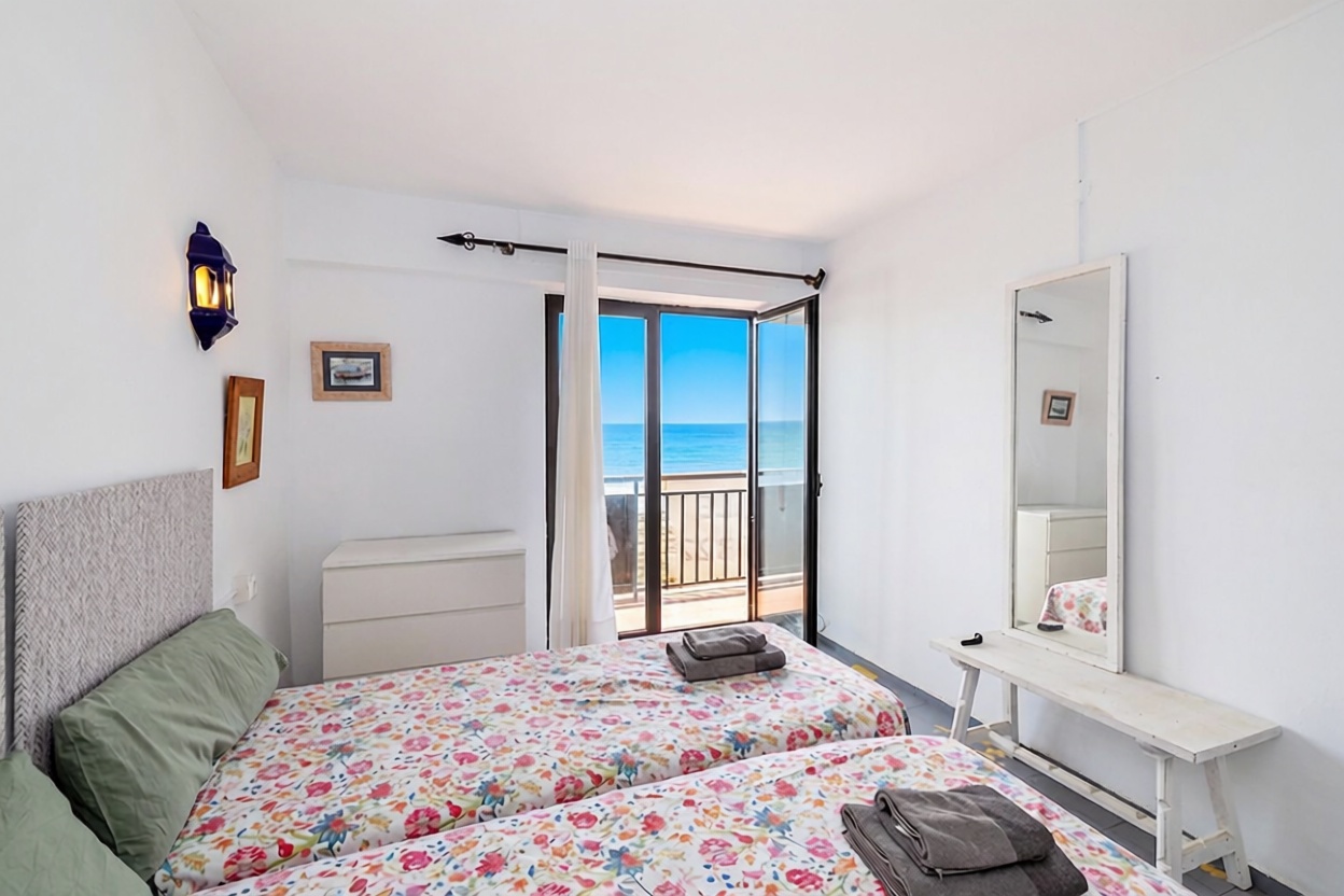 Chalet con acceso directo a playa en Mijas — Dormitorio