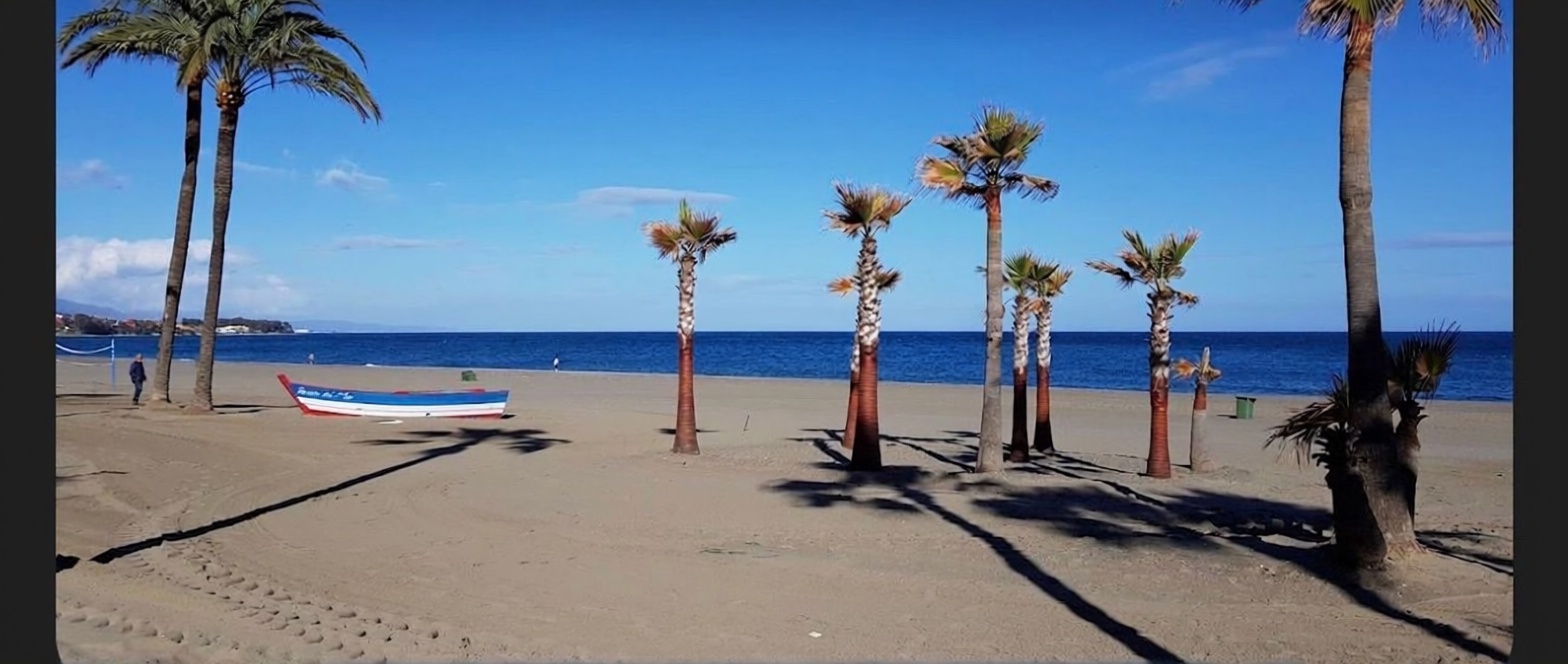 Appartement en première ligne de plage à Mijas — Vue mer