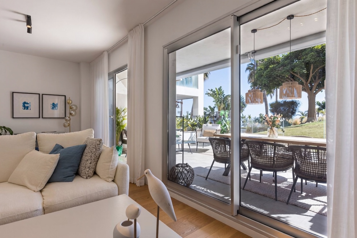 Piso en primera línea de playa en Mijas — Salón
