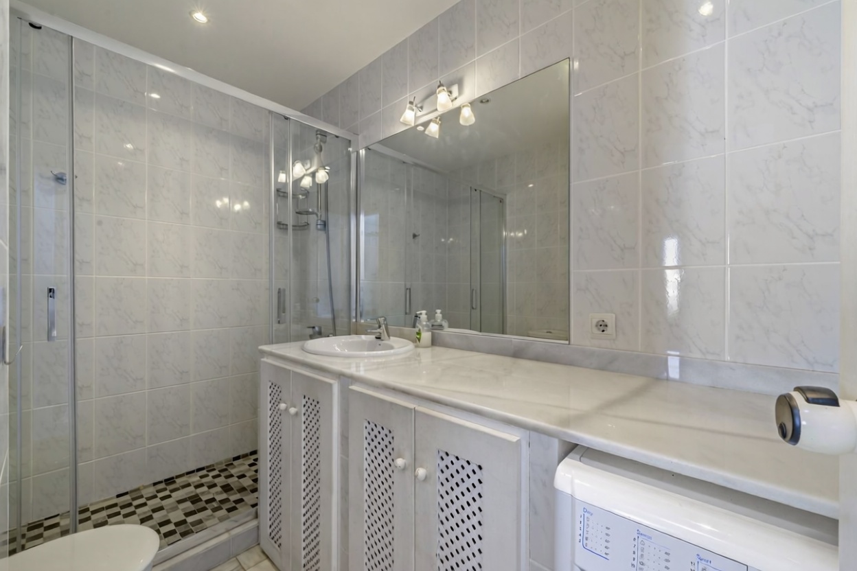 Ático en primera línea de mar en Mijas — Baño