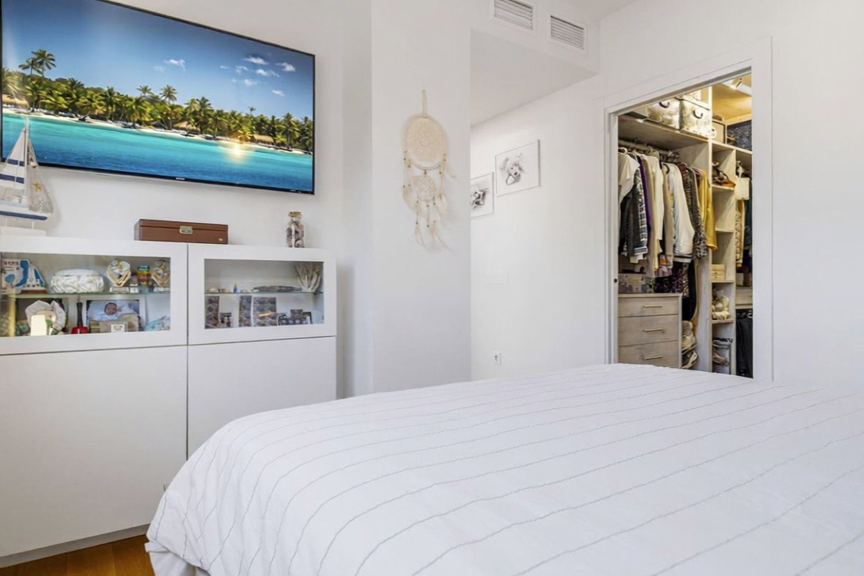 Piso en primera línea de playa en Mijas — Dormitorio