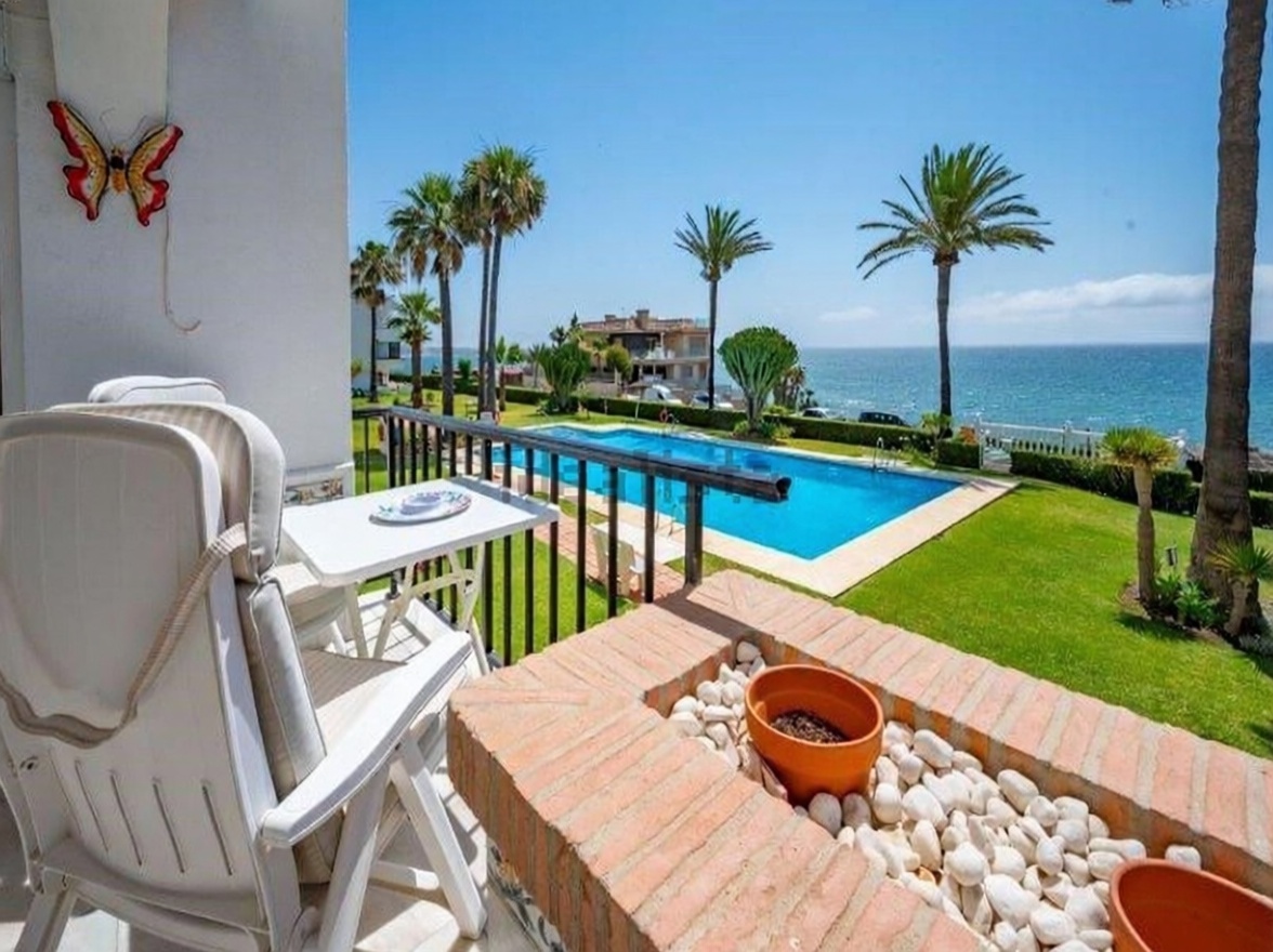 Piso en primera línea de playa en Mijas