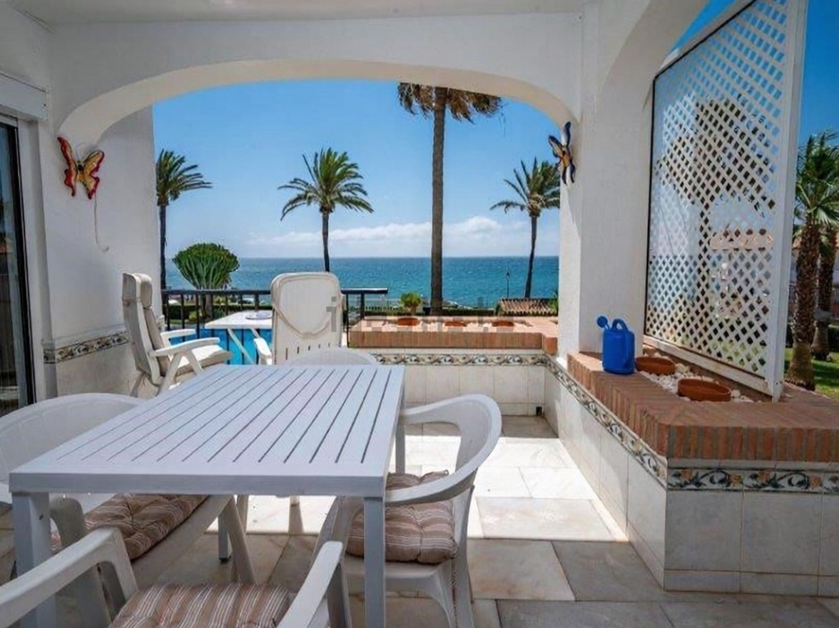 Appartement en première ligne de plage à Mijas — Terrasse mer