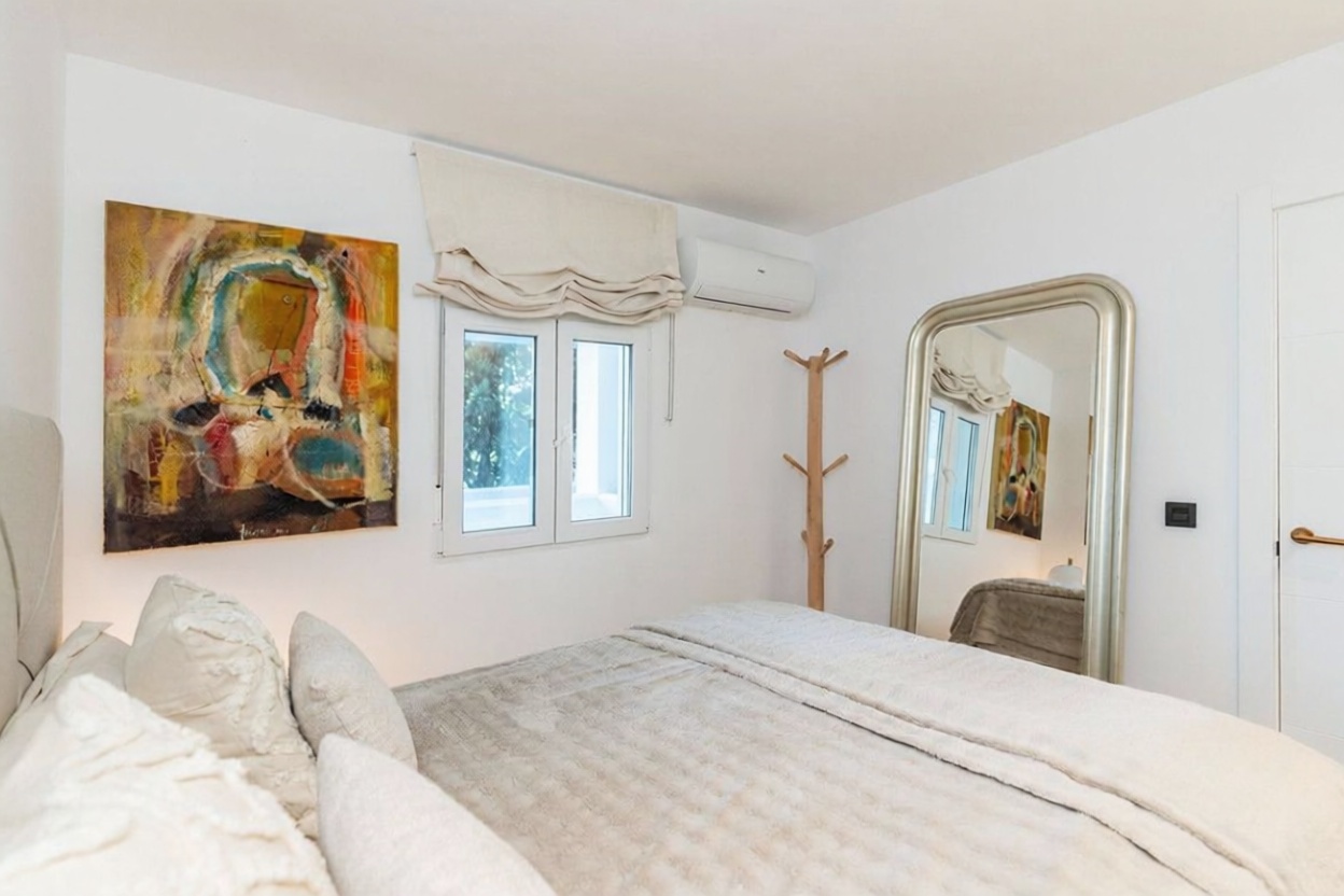 Piso en primera línea de playa en Mijas — Dormitorio