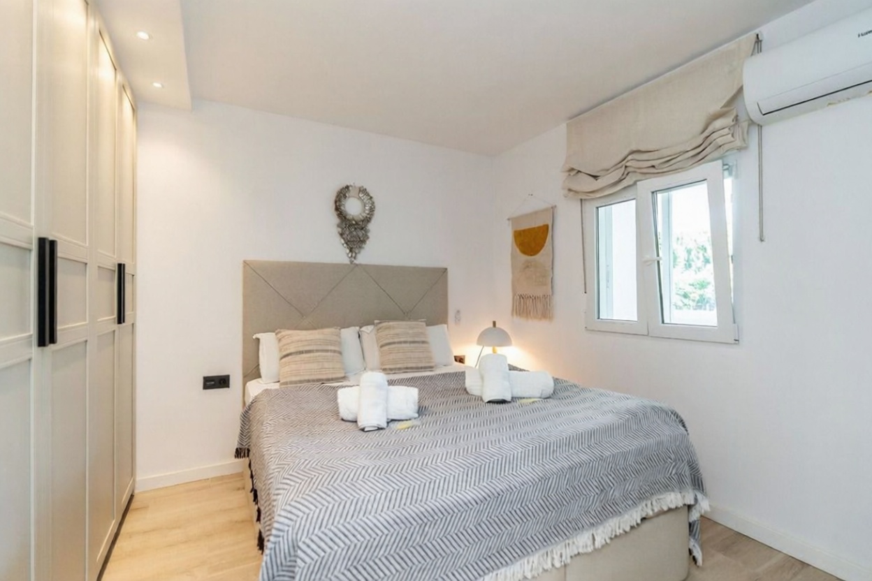 Piso en primera línea de playa en Mijas — Dormitorio