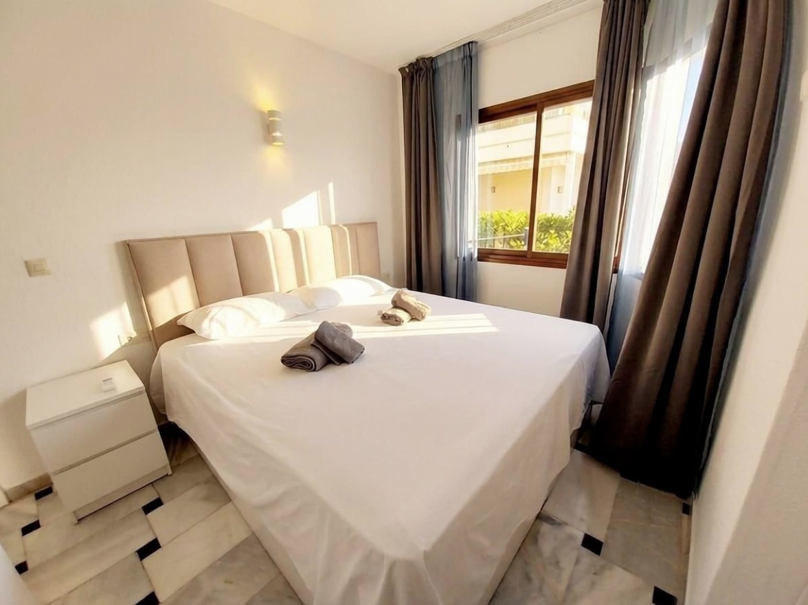 Piso en primera línea de playa en Mijas — Dormitorio