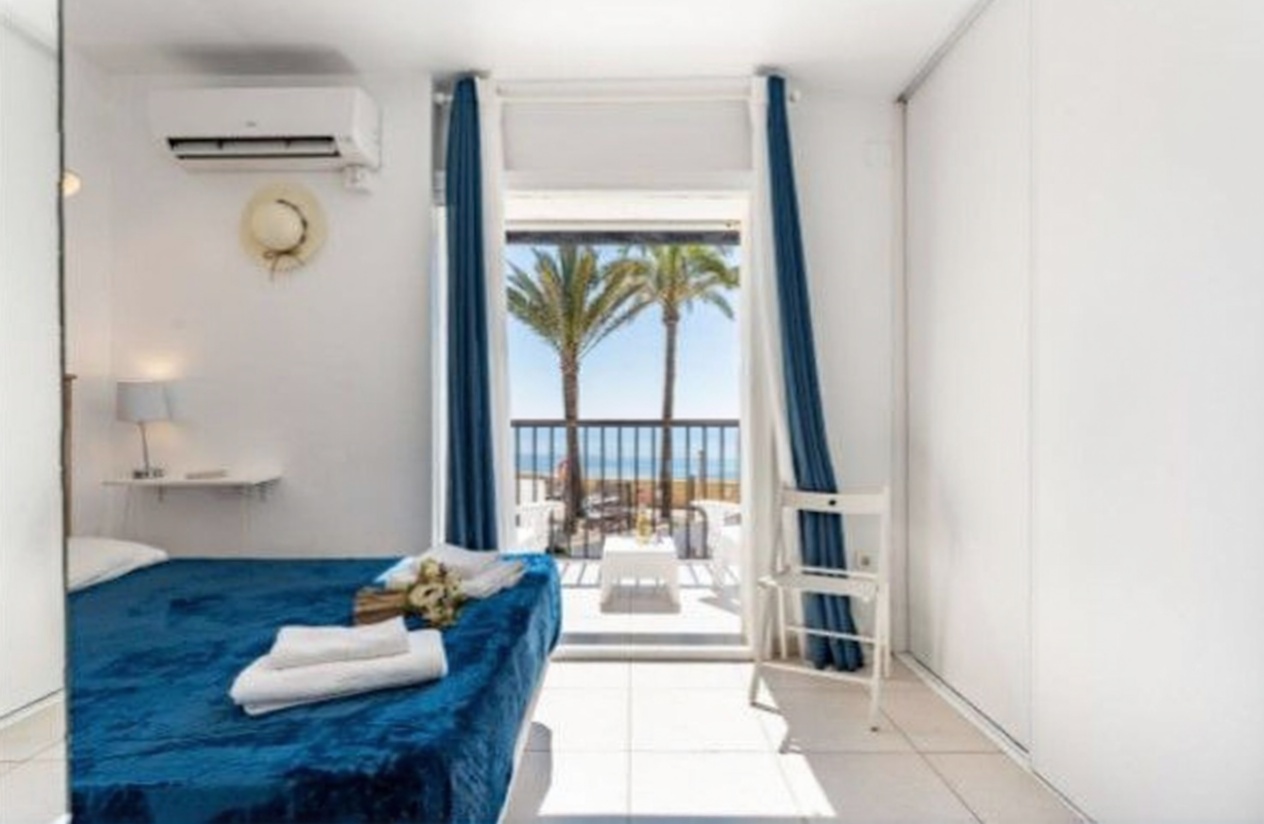 Chalet con acceso directo a playa en Mijas — Dormitorio